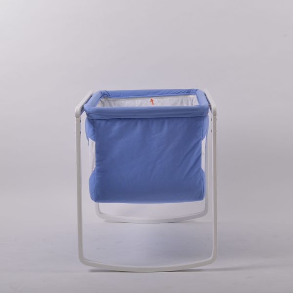 foldable newborn cradle with breathable fabric sides