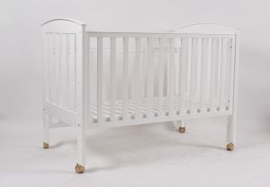 Mobile Wooden Baby Crib with Wheels White mobile wooden baby crib with caster wheels