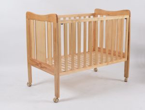 Wooden Baby Crib with Wheels Natural wooden baby crib with slatted sides and caster wheels